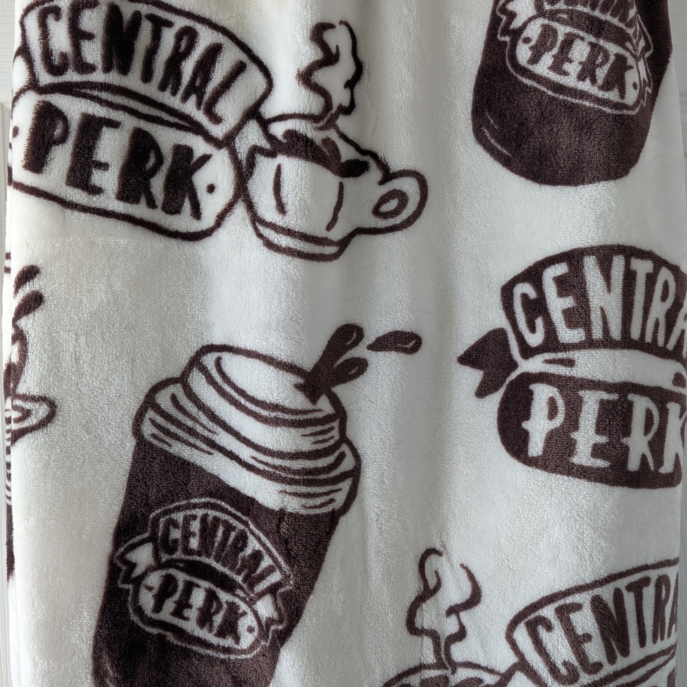 F.R.I.E.N.D.S. "Central Perk" Themed 60" x 70" Throw Blanket NWT - Picture 3 of 3